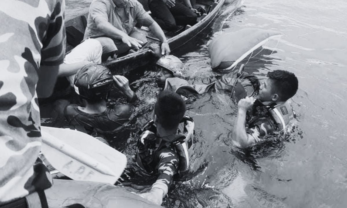 Two Paragliders Crash into Phewa Lake in Pokhara, All Rescued Safely