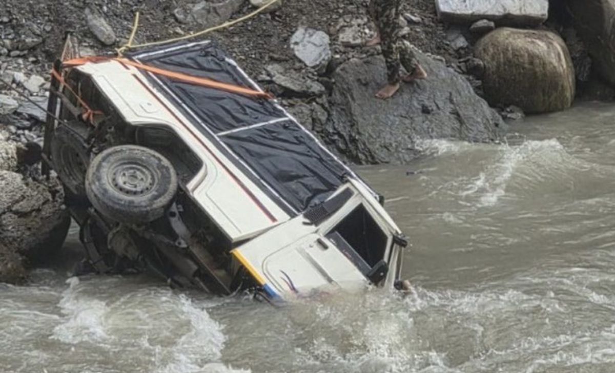 Bolero falls into Bhote Koshi river in Sindhupalchok, two missing