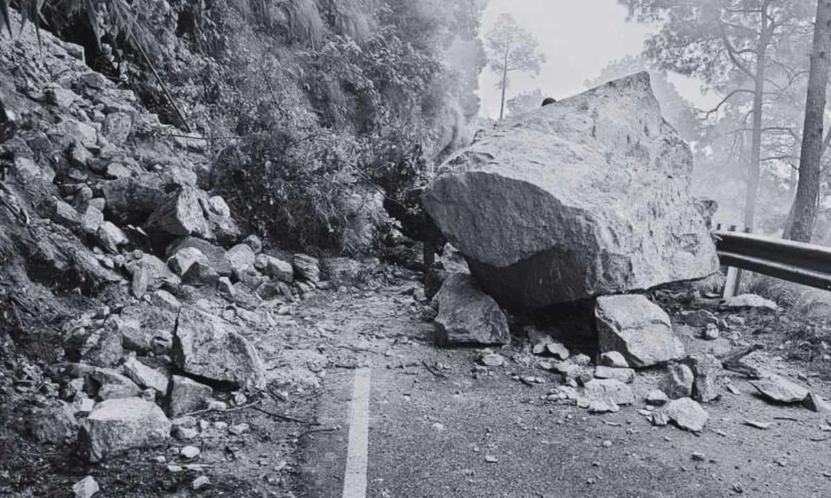 Landslides block Hetauda-Kathmandu road, traffic disrupted